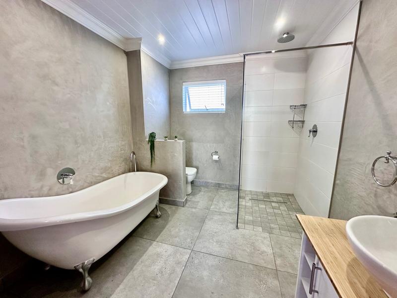 To Let 4 Bedroom Property for Rent in Pinnacle Point Golf Estate Western Cape